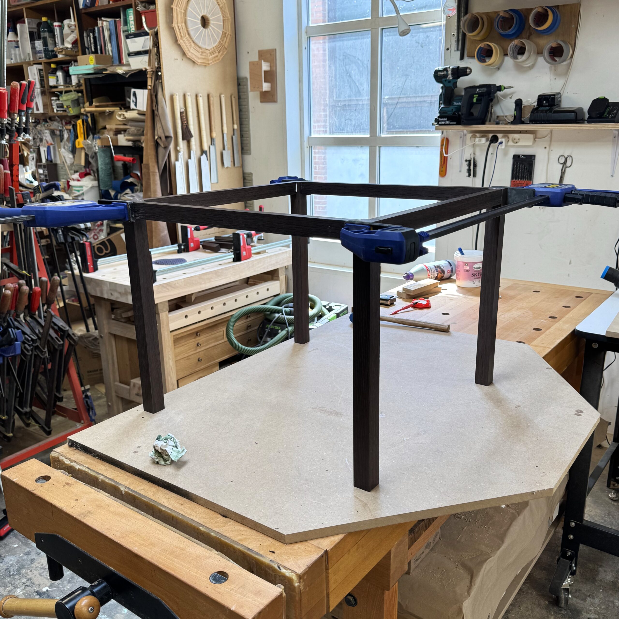 Samling af understel til palisander bord